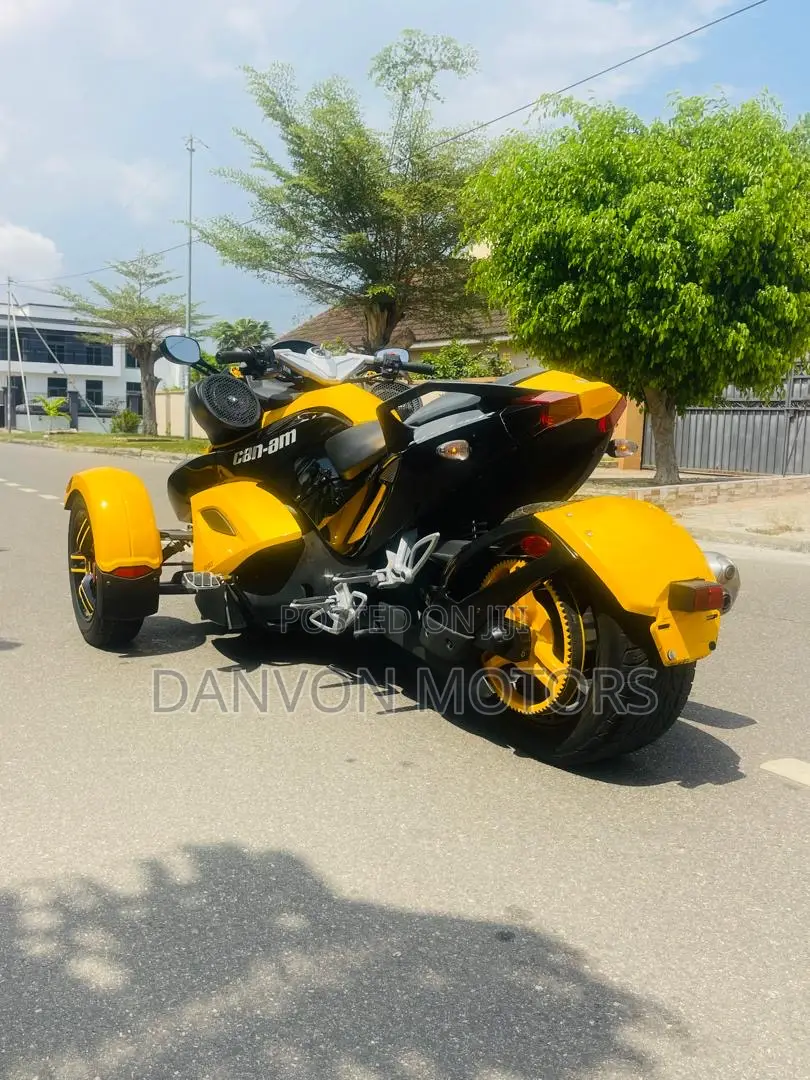 Can-Am Spyder 2019 Yellow