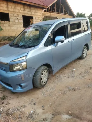 Toyota Voxy 2010 Blue