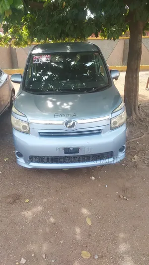 Toyota Voxy 2010 Blue
