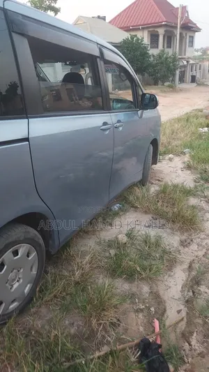 Toyota Voxy 2010 Blue