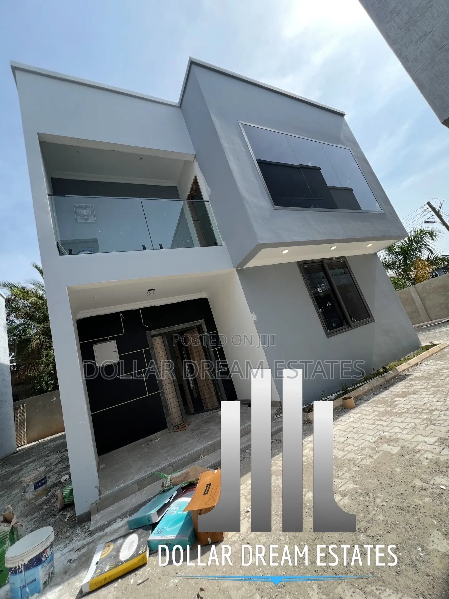 3bdrm Townhouse / Terrace in North Legon for rent