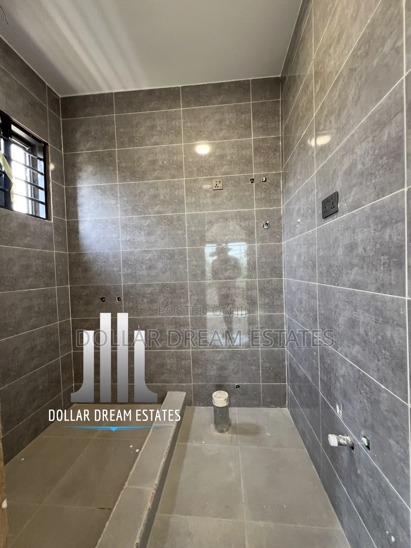 3bdrm Townhouse / Terrace in North Legon for rent