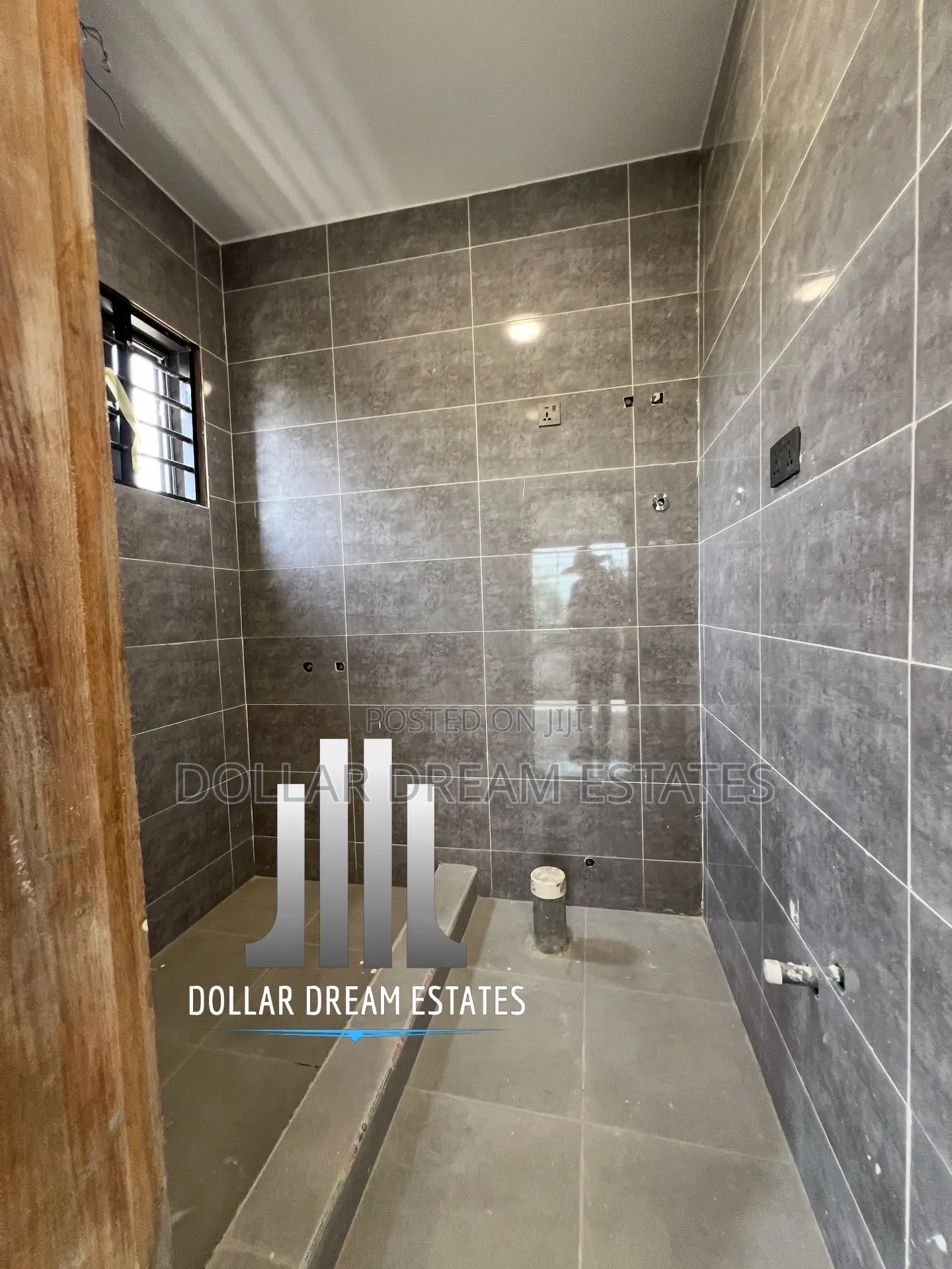 3bdrm Townhouse / Terrace in North Legon for rent