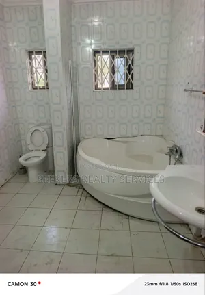 12bdrm House in Seekers Realty, Prisons for rent