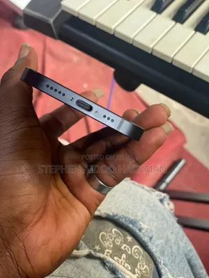 Apple iPhone 16e 128 GB Black