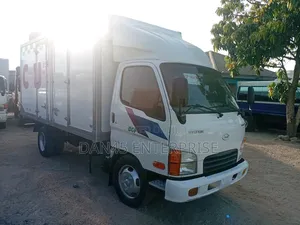 Hyundia Container 2