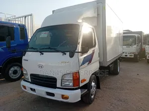 Hyundia Container 2