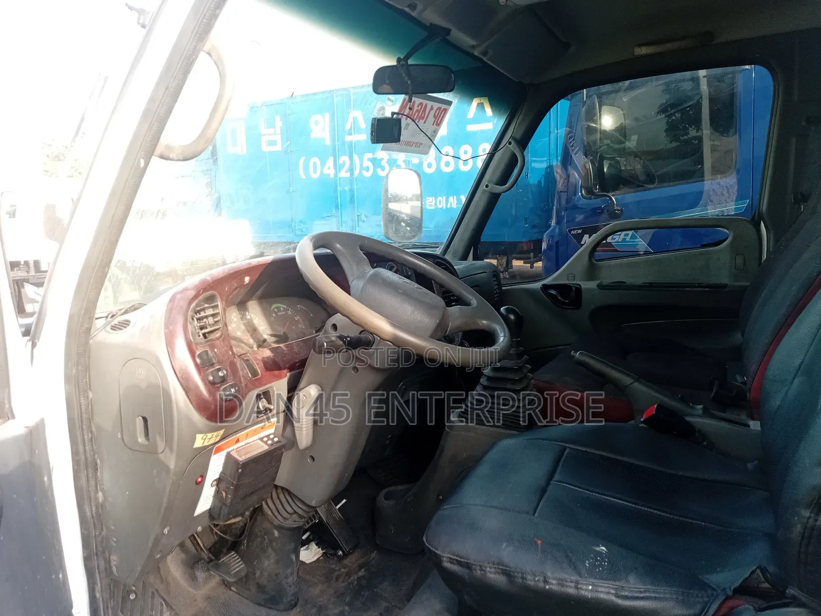Hyundia Container 2