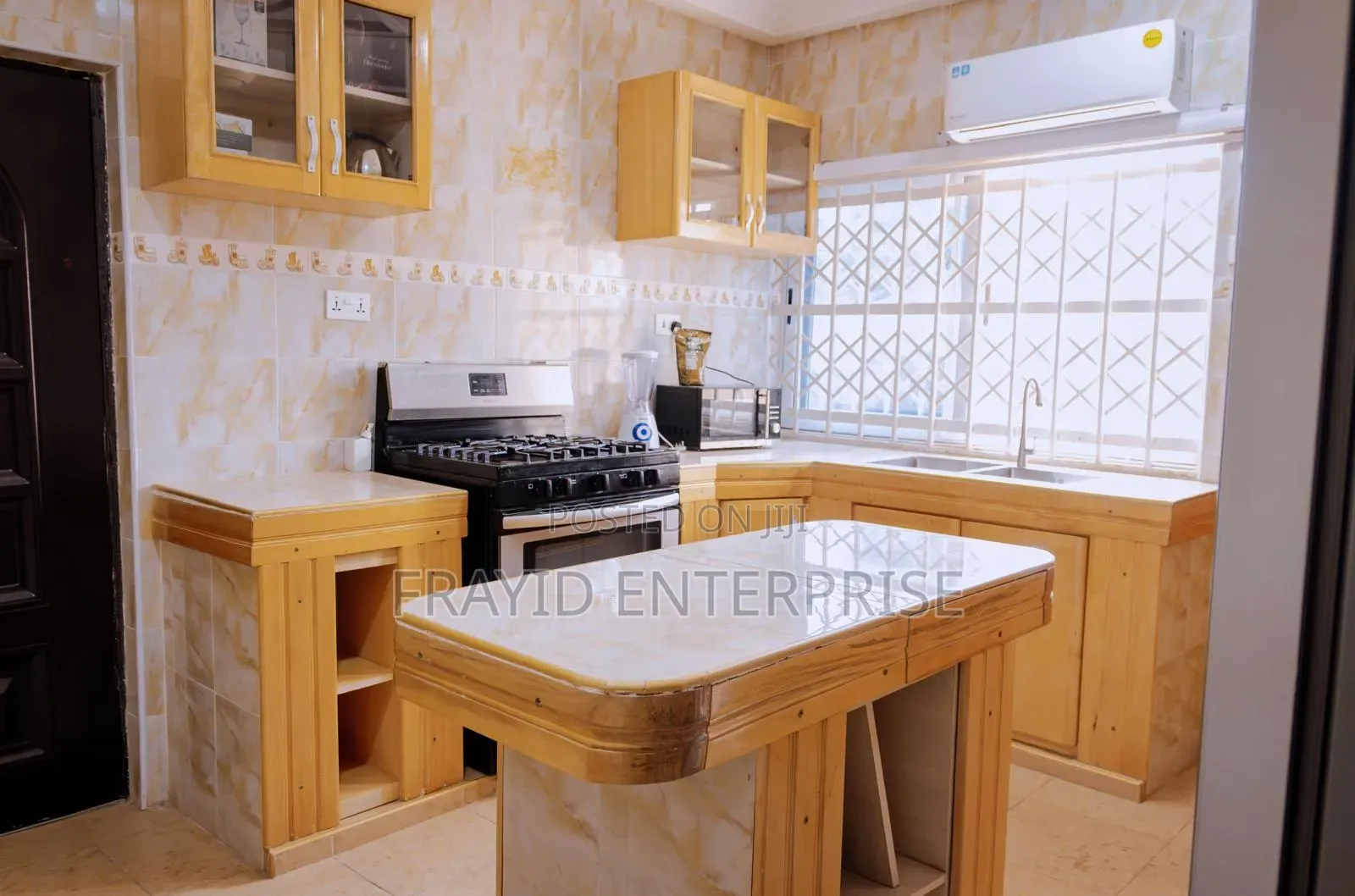 Furnished 10bdrm Villa in God'S Gift Villa, Ga South Municipal for rent