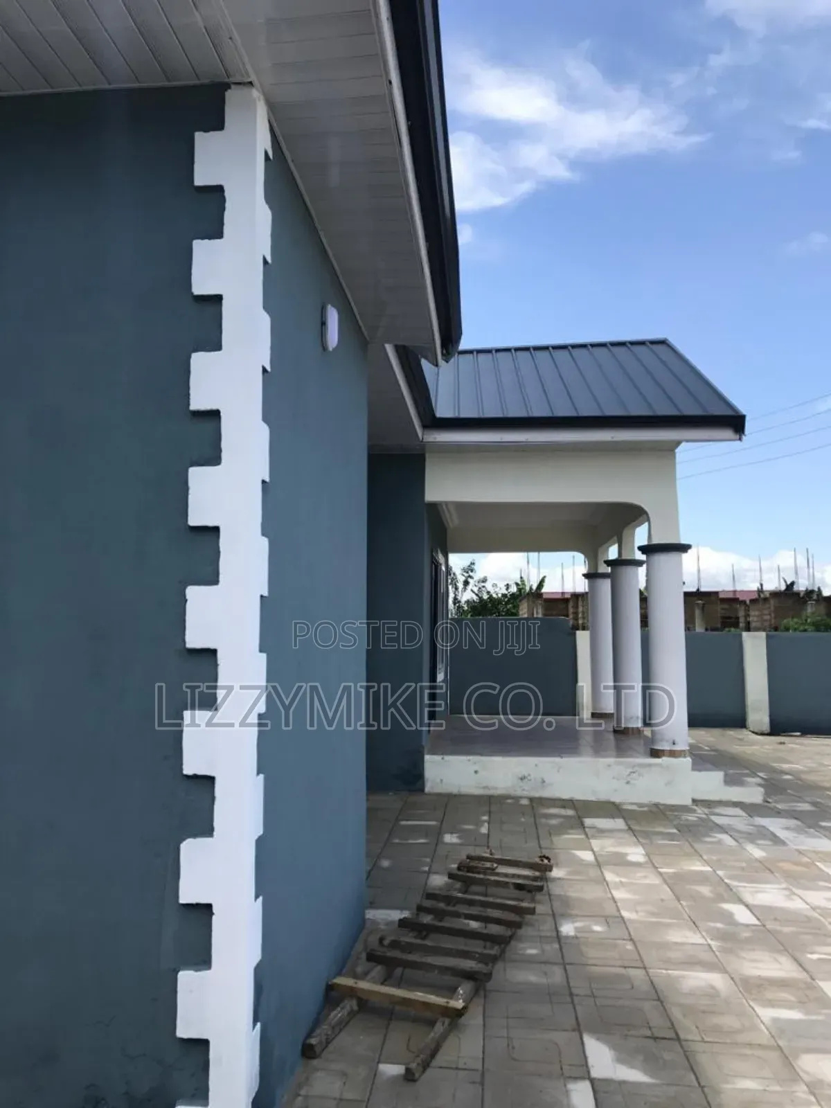 3bdrm House in Lm Estate, Building, Awutu Senya East Municipal for sale