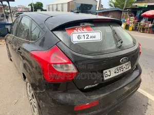 Ford Focus SE 4dr Hatchback (2.0L 4cyl 5M) 2014 Black