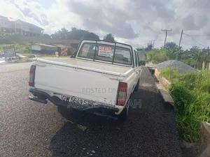 Nissan Hardbody 1999 White