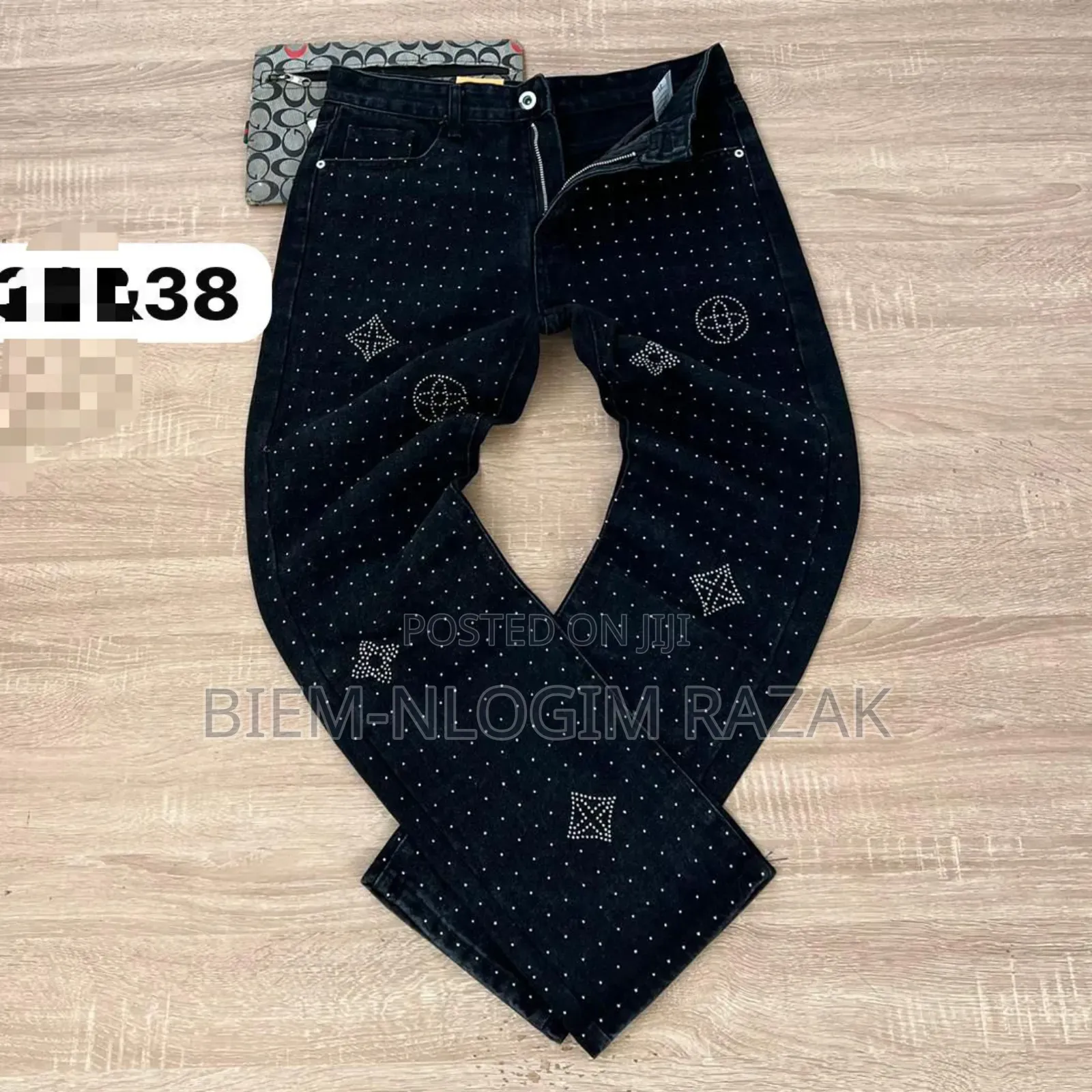 Tops Quality Luis Vutton and Gucci Baggy Jeans Available in Stock