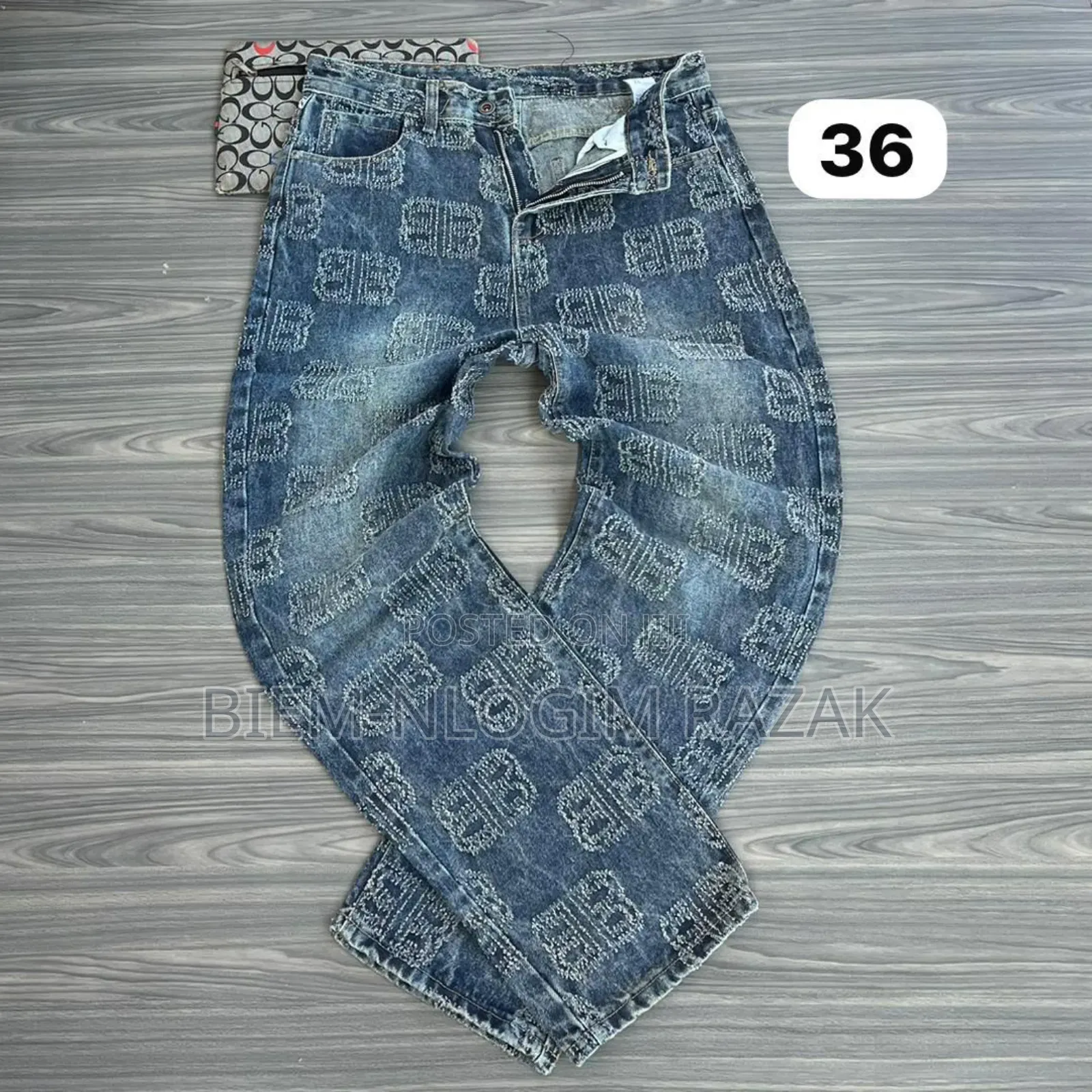 Tops Quality Luis Vutton and Gucci Baggy Jeans Available in Stock
