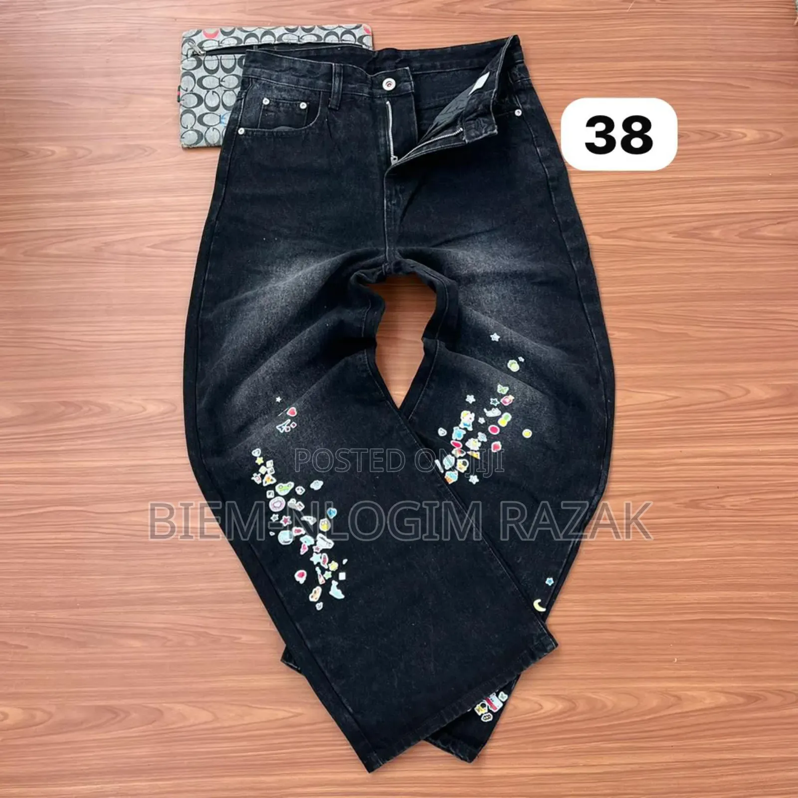 Tops Quality Luis Vutton and Gucci Baggy Jeans Available in Stock