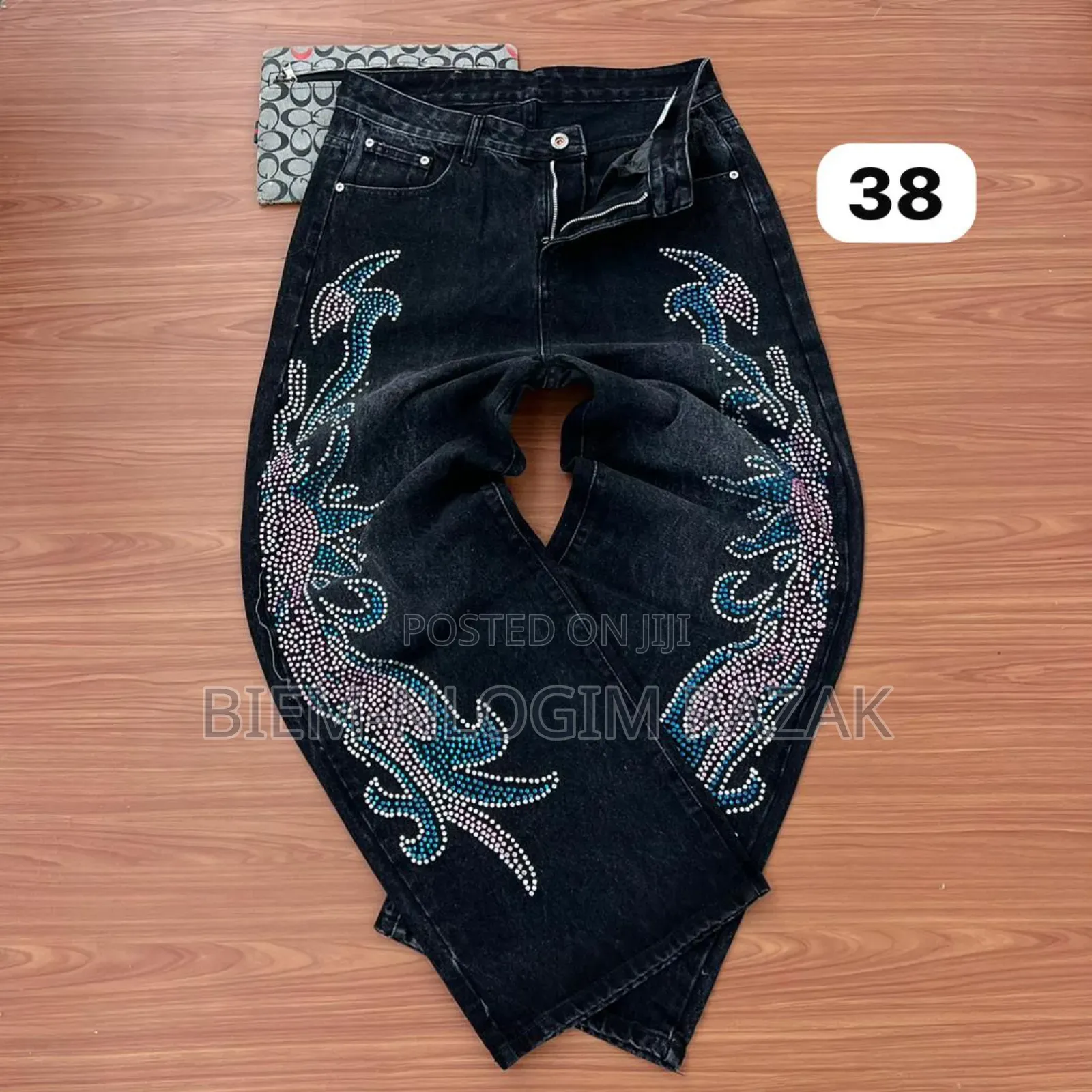Tops Quality Luis Vutton and Gucci Baggy Jeans Available in Stock