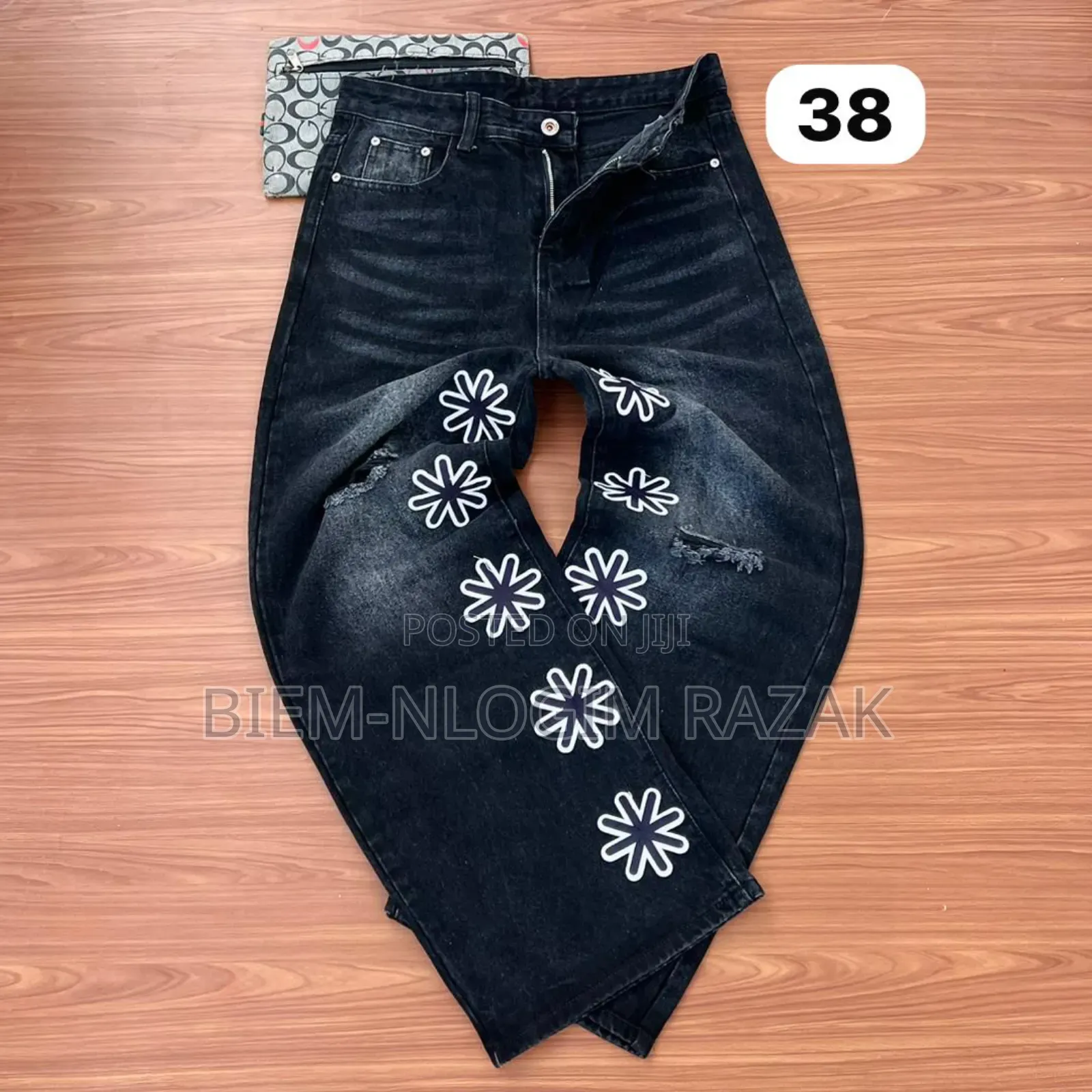Tops Quality Luis Vutton and Gucci Baggy Jeans Available in Stock