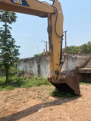 Caterpillar 330c Excavator.