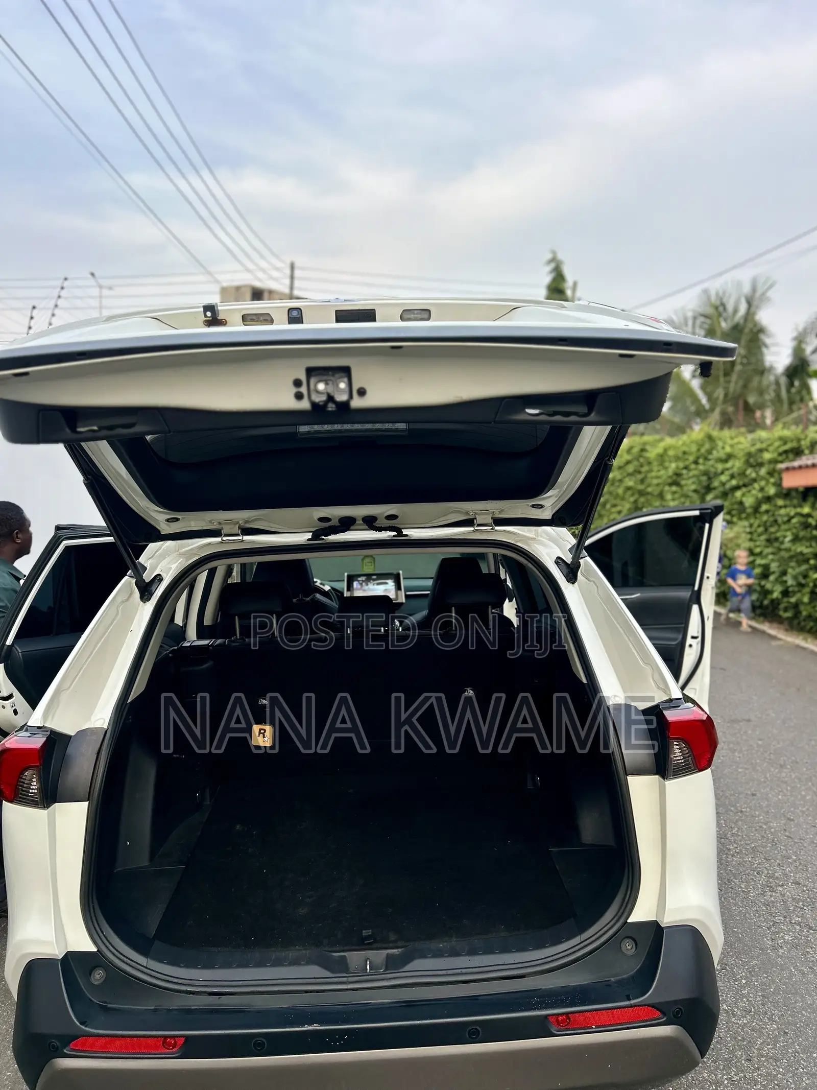 Toyota RAV4 LE AWD 2020 White