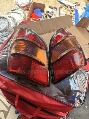 Pontiac Vibe 2006 2007 Taillight Pair