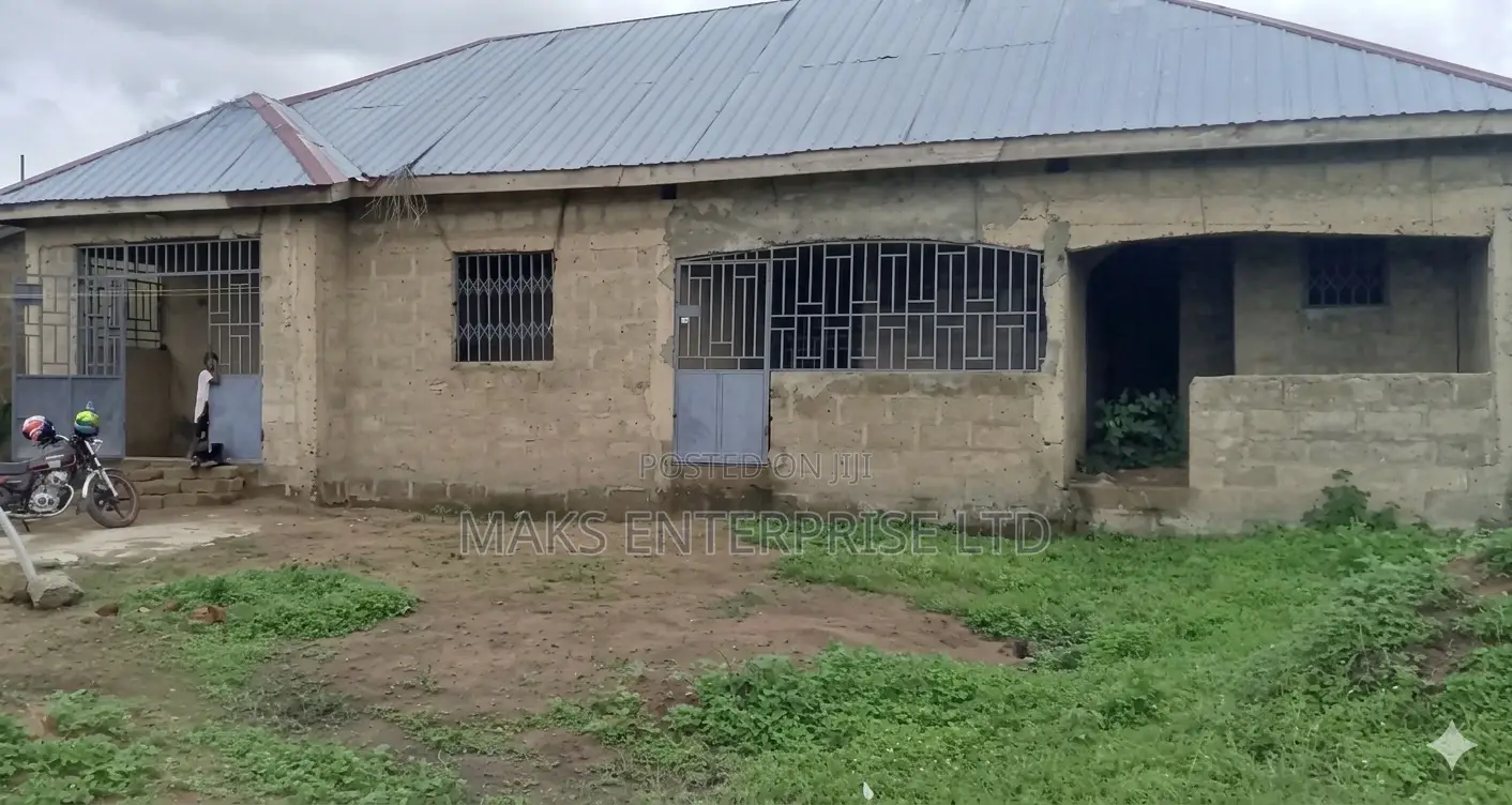 1 Chamber and Hall Self-Contained, 2 Single Room Self-Contained