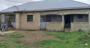 1 Chamber and Hall Self-Contained, 2 Single Room Self-Contained