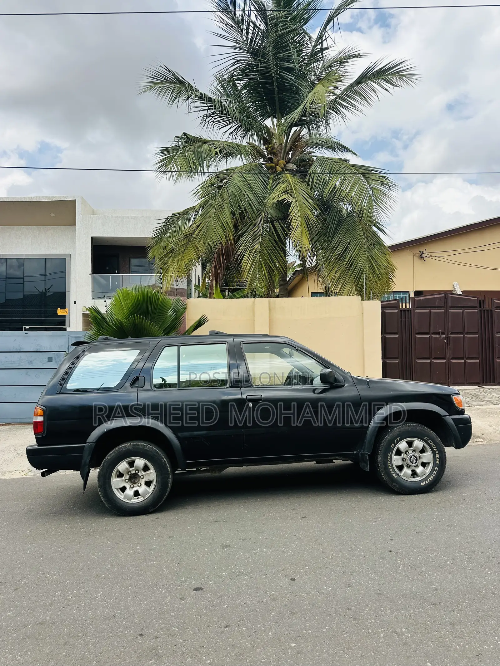 Nissan Pathfinder Automatic 2000 Black