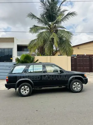 Nissan Pathfinder Automatic 2000 Black