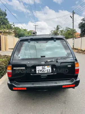 Nissan Pathfinder Automatic 2000 Black
