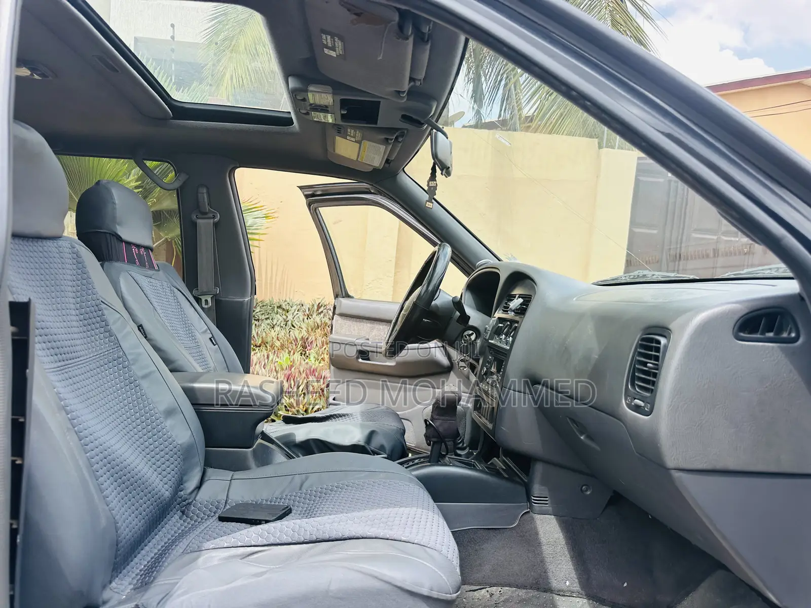 Nissan Pathfinder Automatic 2000 Black