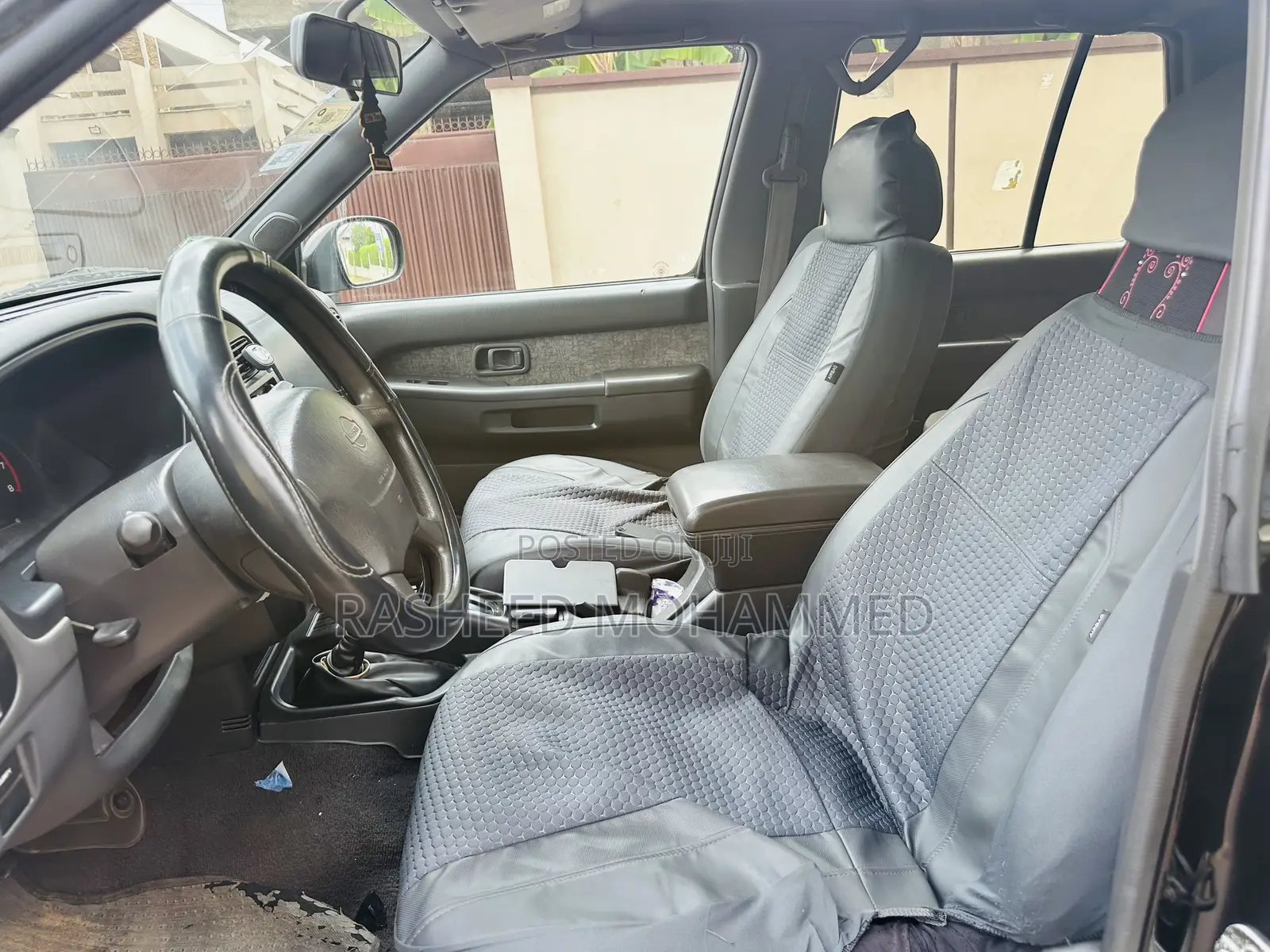Nissan Pathfinder Automatic 2000 Black