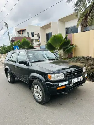 Nissan Pathfinder Automatic 2000 Black