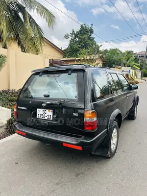 Nissan Pathfinder Automatic 2000 Black