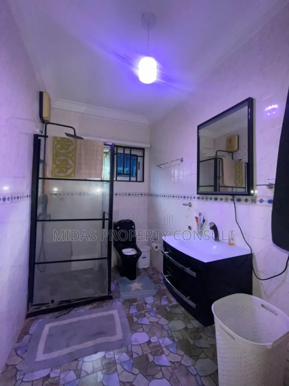 5bdrm House in 3 Junction, Amasaman for sale