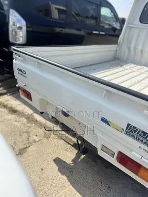 Daihatsu Hijet 2000 White