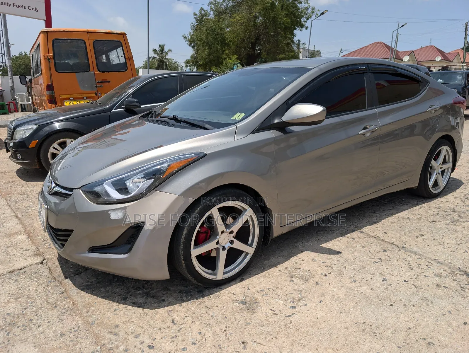 Hyundai Elantra SE 4dr Sedan (1.8L 4cyl 6A) 2015 Gold