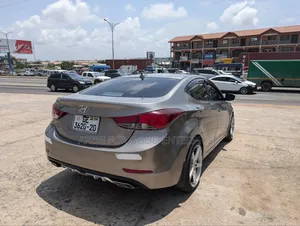 Hyundai Elantra SE 4dr Sedan (1.8L 4cyl 6A) 2015 Gold