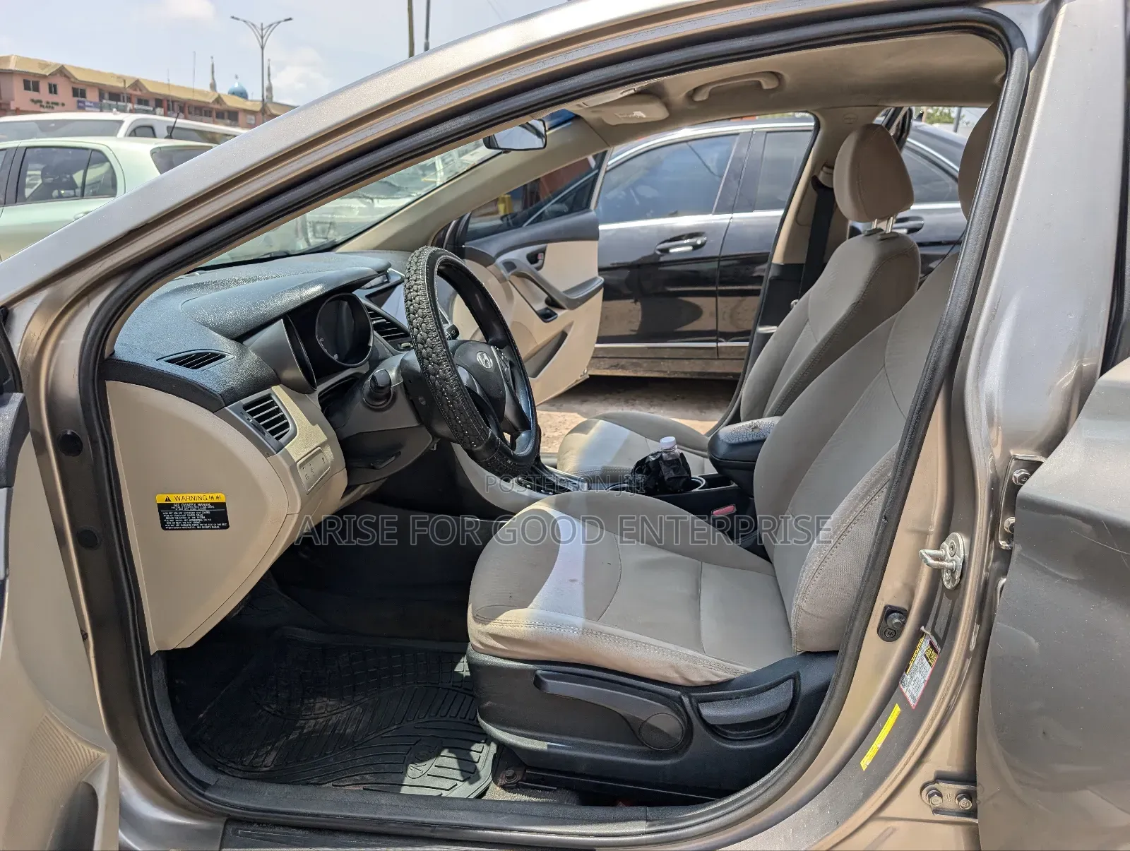 Hyundai Elantra SE 4dr Sedan (1.8L 4cyl 6A) 2015 Gold