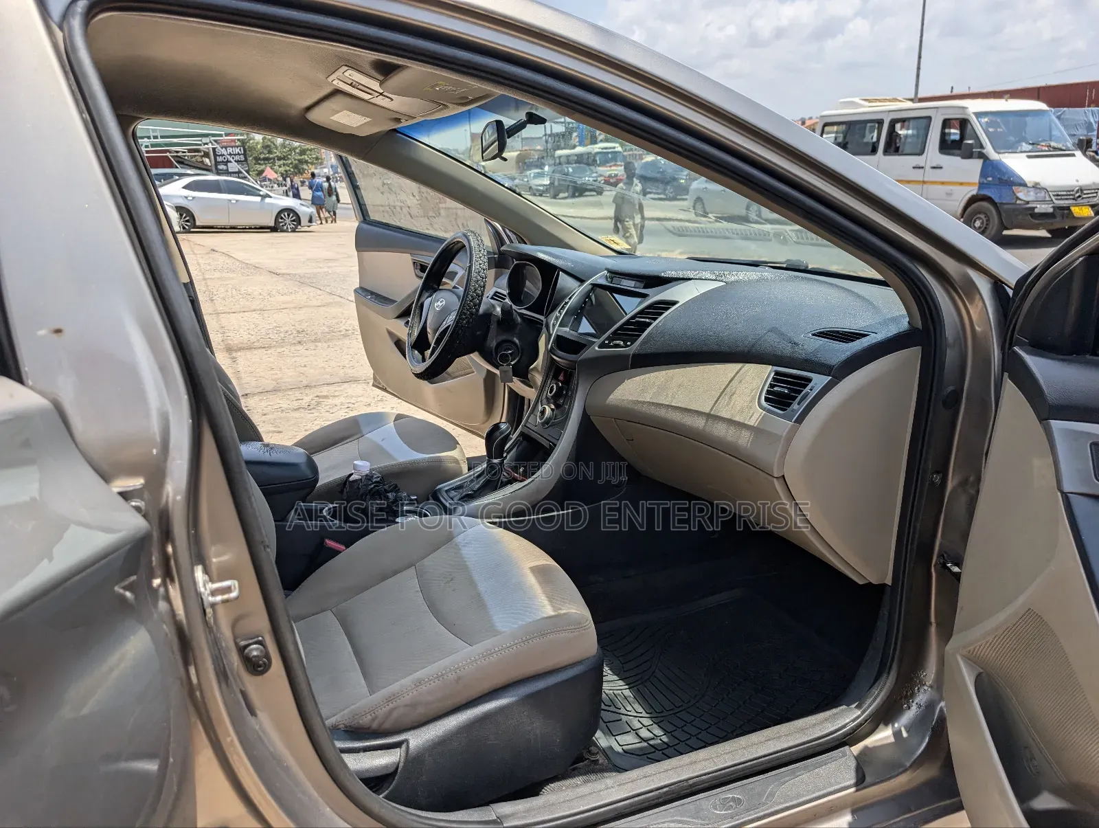 Hyundai Elantra SE 4dr Sedan (1.8L 4cyl 6A) 2015 Gold