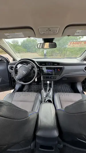 Toyota Corolla SE (1.8L 4cyl 2A) 2018 Black