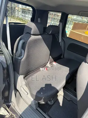 Toyota Sienta 1.5 AWD 2013 Maroon