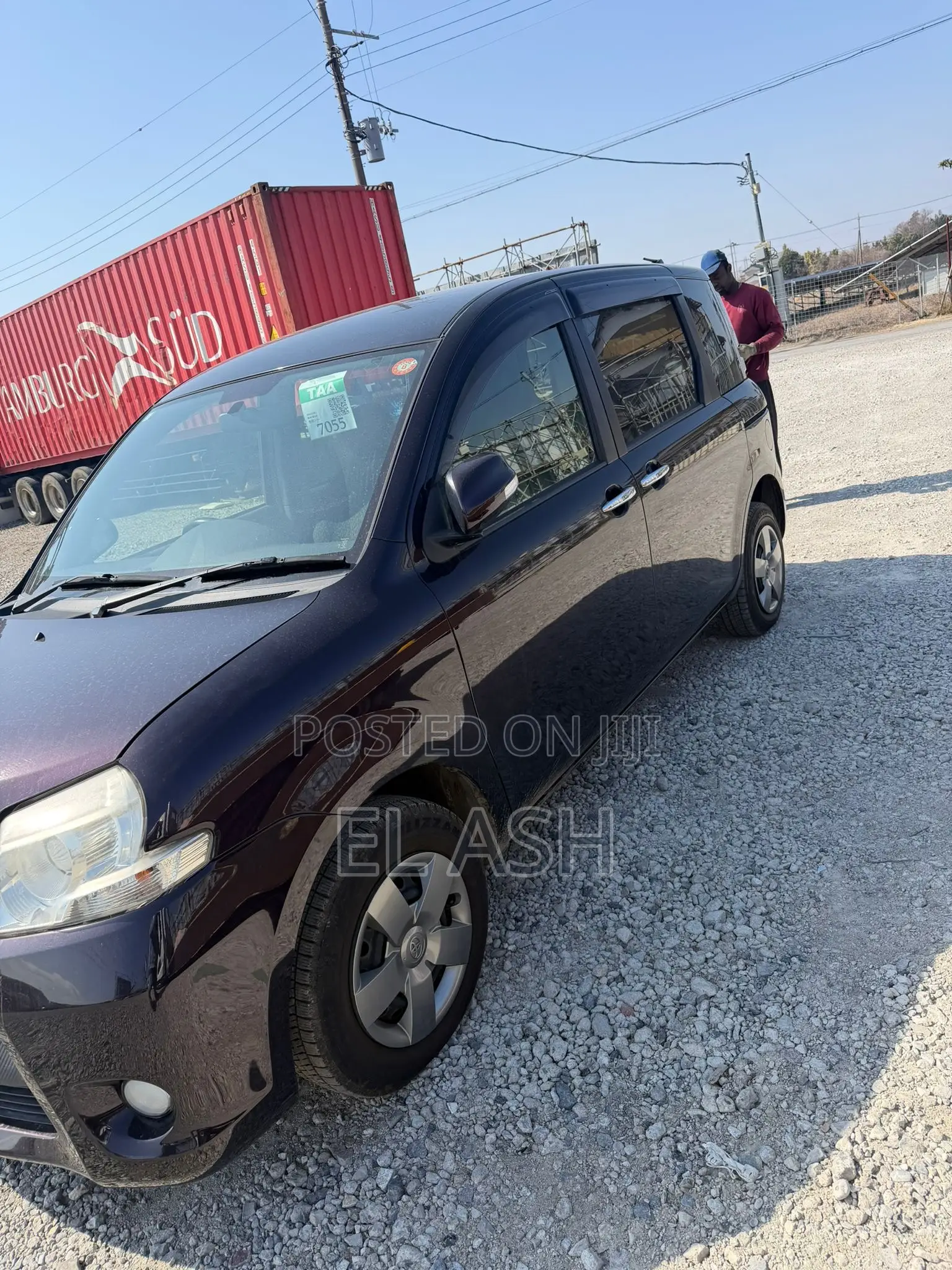 Toyota Sienta 1.5 AWD 2013 Maroon