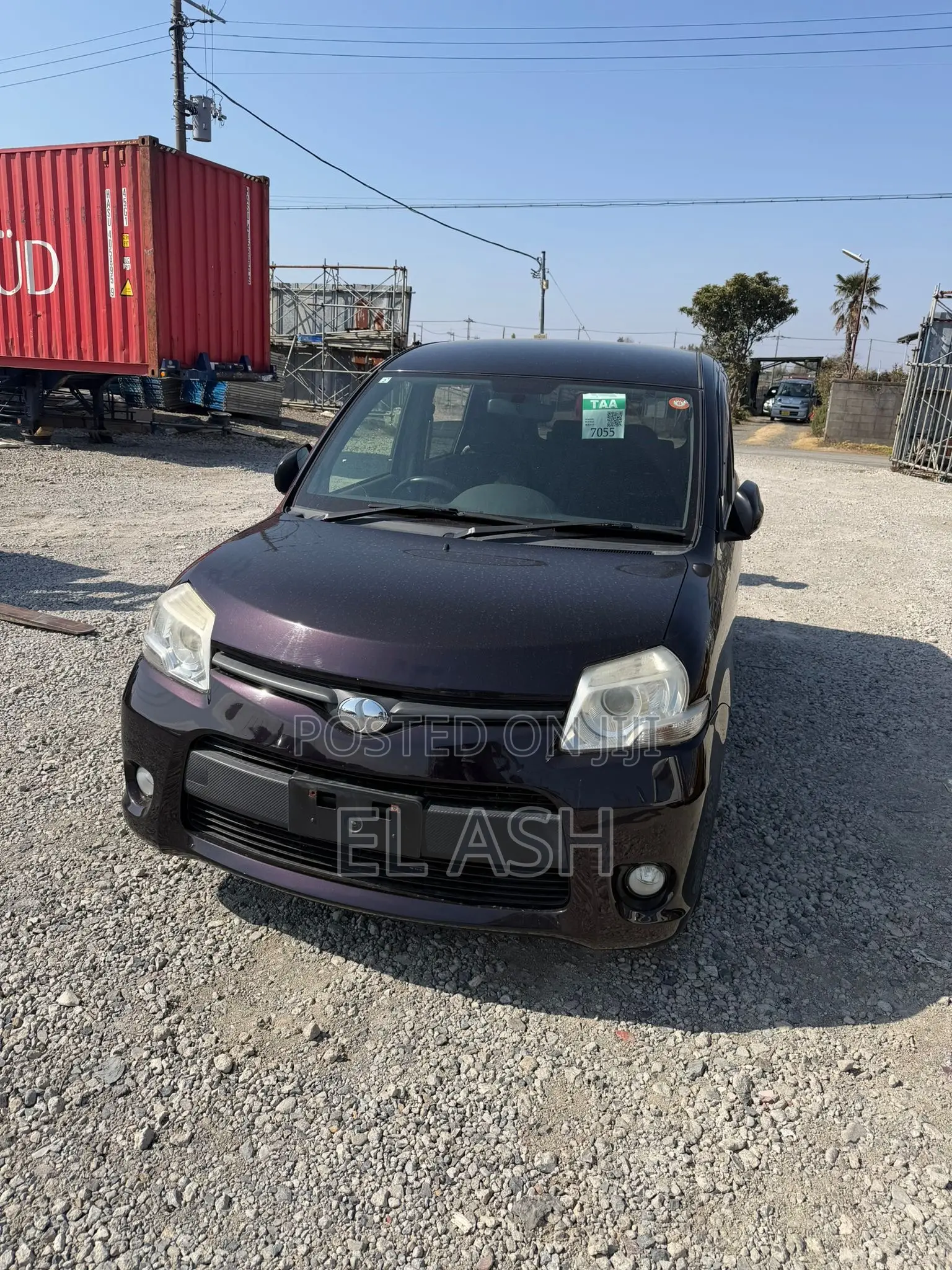 Toyota Sienta 1.5 AWD 2013 Maroon