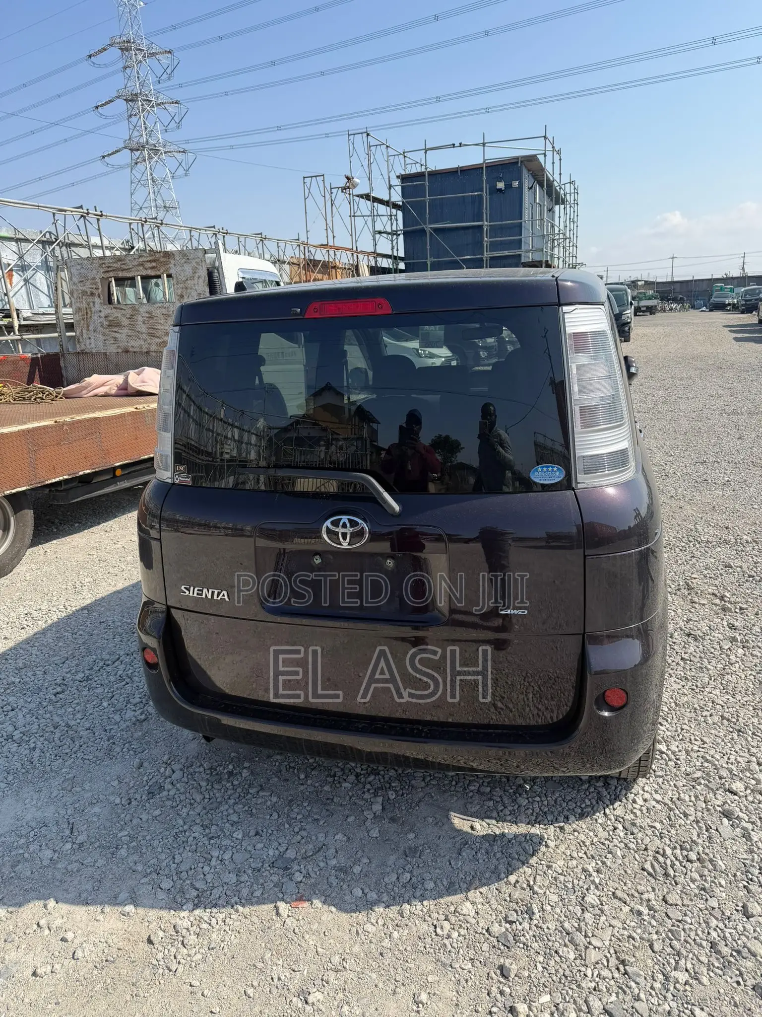 Toyota Sienta 1.5 AWD 2013 Maroon