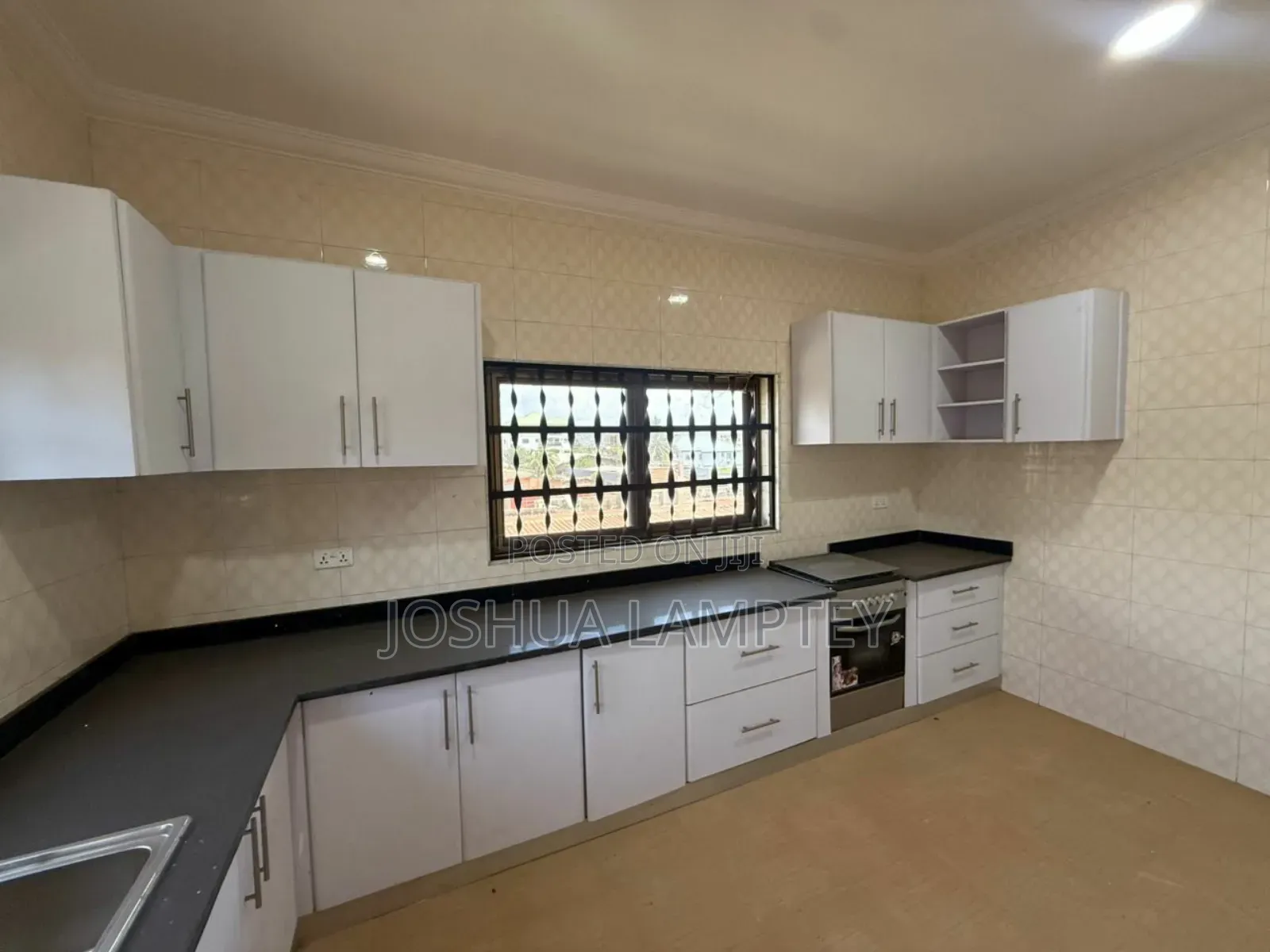 5bdrm House in Weija Old Barrier for sale