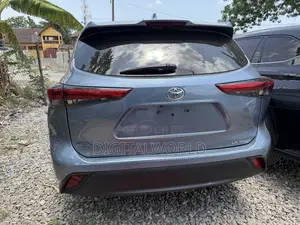 Toyota Highlander LE AWD 2020 Blue