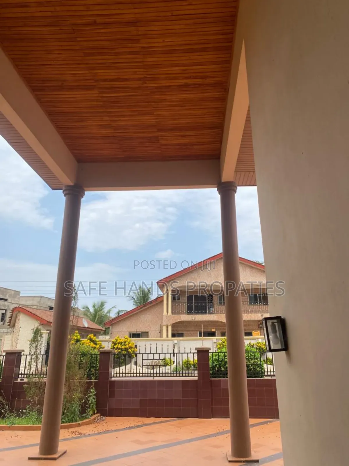 5bdrm Duplex in Accra Metropolitan for rent