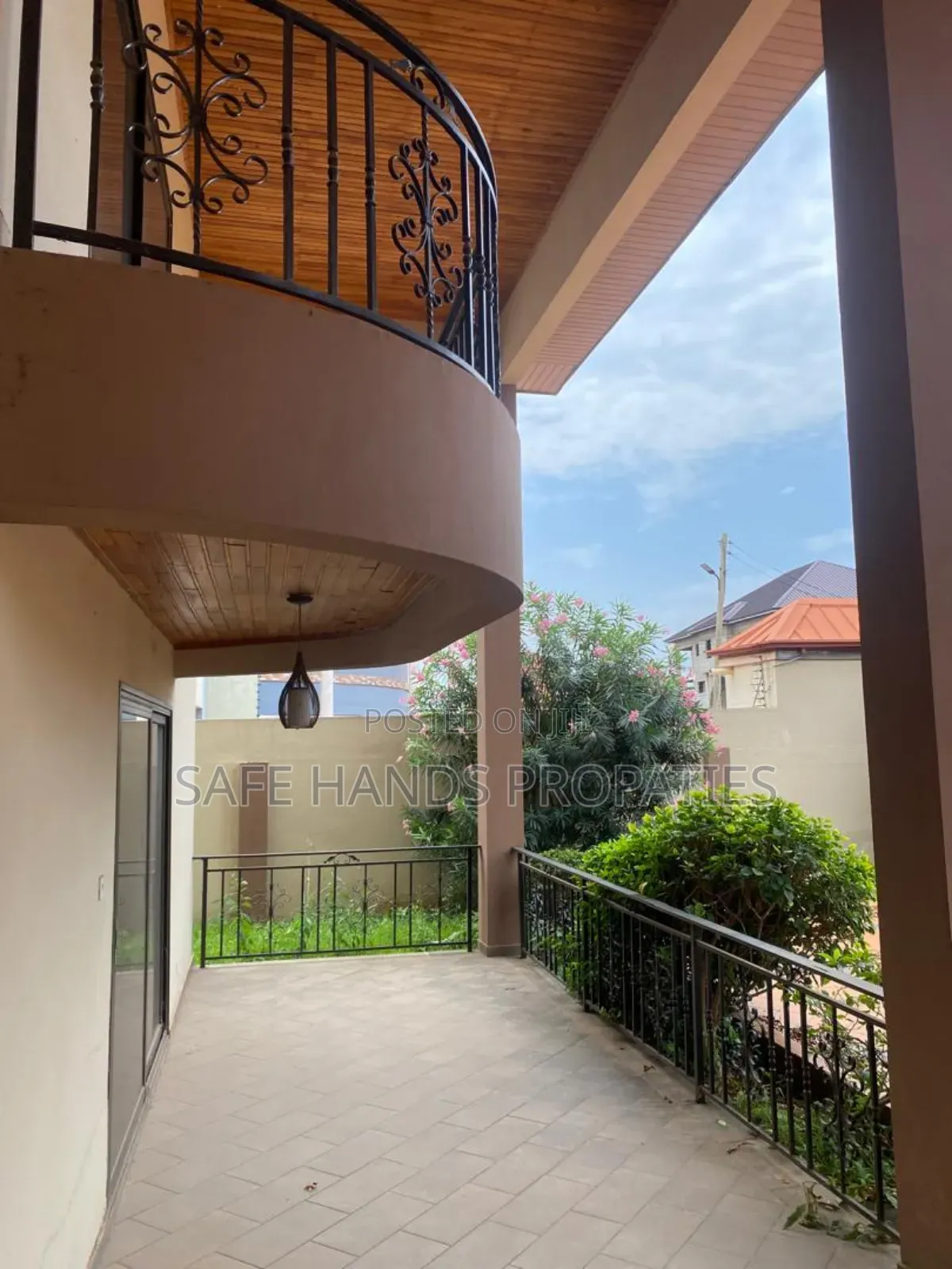 5bdrm Duplex in Accra Metropolitan for rent