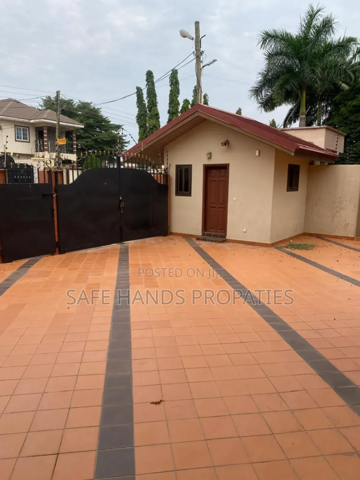 5bdrm Duplex in Accra Metropolitan for rent