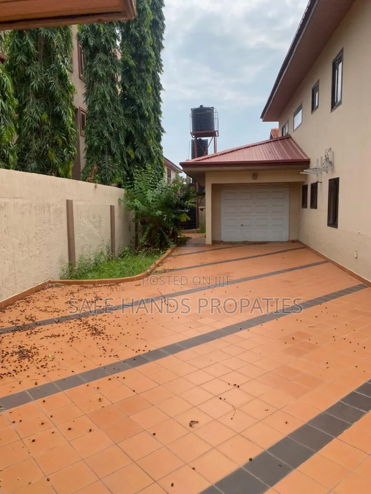 5bdrm Duplex in Accra Metropolitan for rent